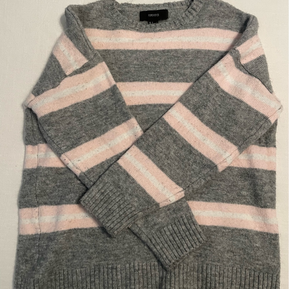 Forever 21 sweater size S